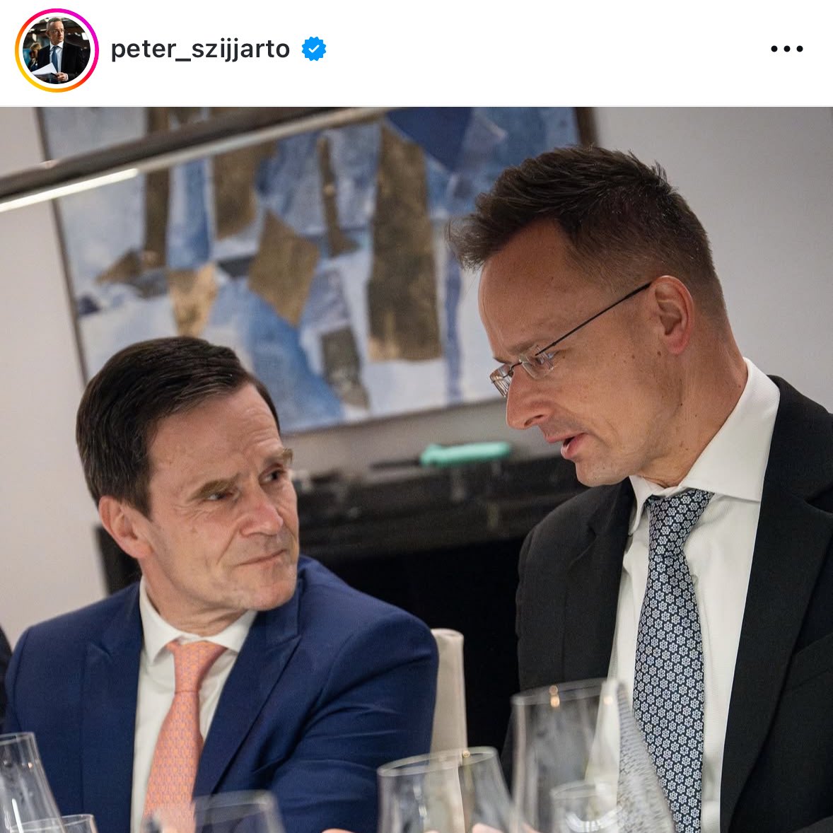 Michael Bloss (@micha_bloss) on Twitter photo Ungarn blockiert in Europa wo es geht!
- Sanktionen gegen Putin, Waffen für die Ukraine, Europäische Verteidigung, etc.
Und der CDU-BW Chef <a href="/HagelManuel/">Manuel Hagel</a> hofiert Orbáns Außenminister?
So viel politische Orientierungslosigkeit qualifiziert nicht für Höheres. Ungarn blockiert in Europa wo es geht!
- Sanktionen gegen Putin, Waffen für die Ukraine, Europäische Verteidigung, etc.
Und der CDU-BW Chef <a href="/HagelManuel/">Manuel Hagel</a> hofiert Orbáns Außenminister?
So viel politische Orientierungslosigkeit qualifiziert nicht für Höheres.