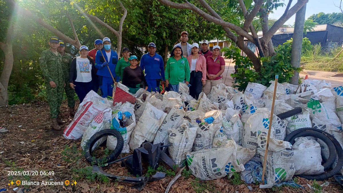 oscarivanperez's tweet photo. #Union @pcarrenovichada, #Emcap, @ArmadaColombia, @PoliciaVichada esta mañana se llevó a cabo la jornada de recuperación de la zona sur del humedal Sta Teresita (calle 19).
Se recolectaron más de 500 kg de basura.
Seguimos trabajando
#PuertoCarreñoPotencia #LoHacemosPosible https://t.co/kmlbayvwAA