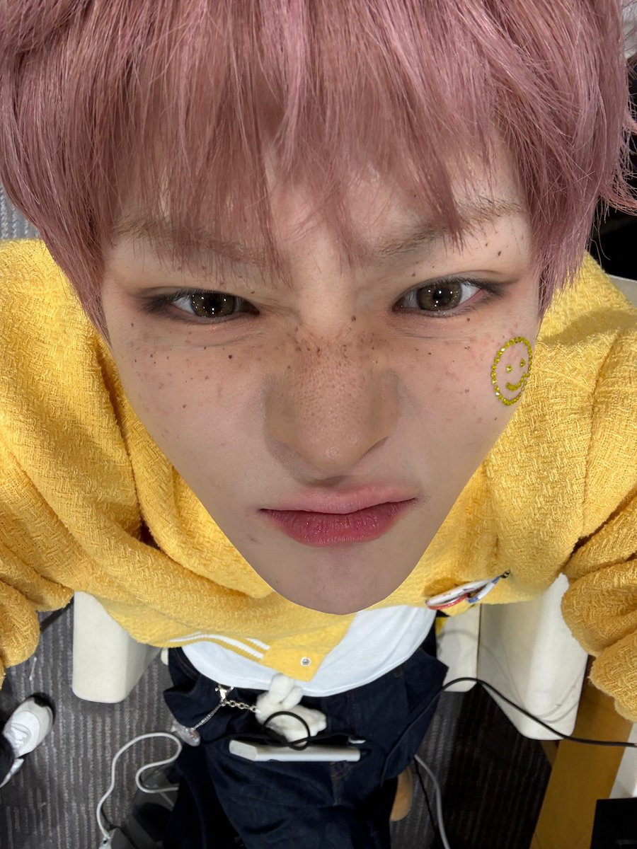 jiho0nly's tweet photo. HE IS SOOOO HIRONO CODED HERE https://t.co/DoG1fry2Vl