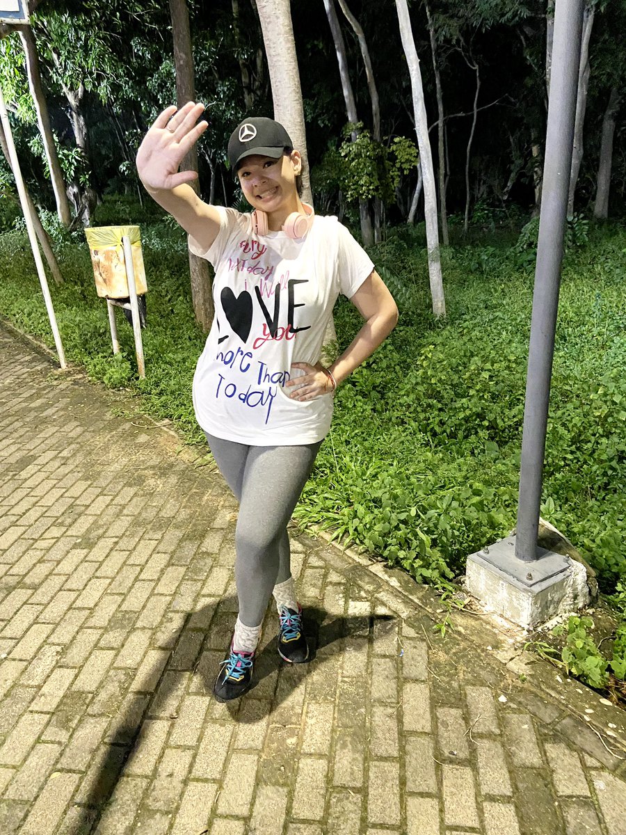 Thayssa_Ribeiro's tweet image. MEUS PRIMEIROS 5km 🏃‍♀️🥹😍
tive descanso, mas mantive o ritmo. 
feliz demais que vieram antes do meio do ano e ainda no dia que usei a roupa mais pesada pra treinar. #superacao #corridaderua ✨