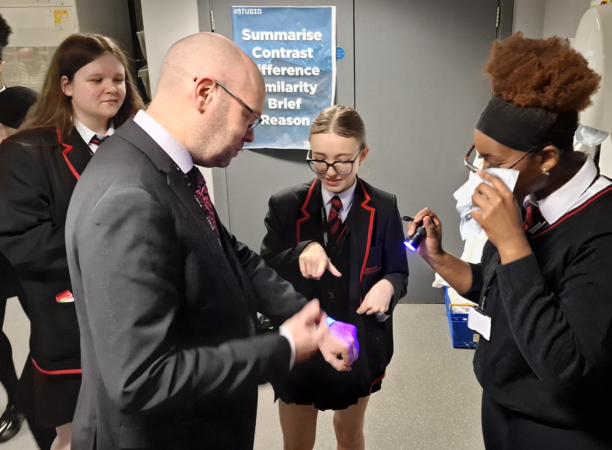 LifeSciencesUTC's tweet image. Life Sciences UTC had an amazing #BritishScienceWeek last week! 🧬 🧪 

It was an action-packed week full of learning, discovery, and award-winning science🥼

Read the full roundup here: lifesciencesutc.co.uk/news/?pid=12&amp;amp;n…