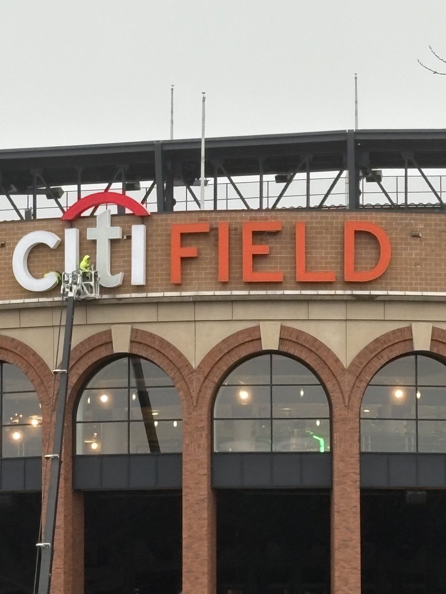 They are getting ready for ⁦<a href="/Mets/">New York Mets</a>⁩ opening day. The lights will be working! #LGM