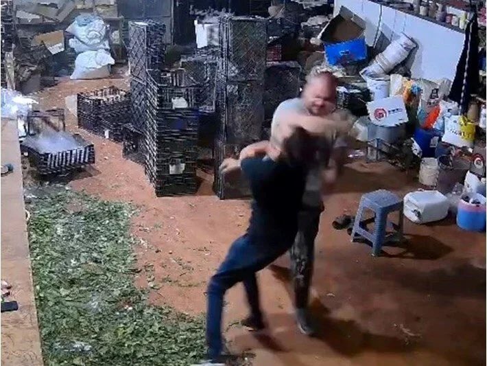 Antalya'da çiçekçiyi tek yumrukla komaya sokup, ölümüne neden olan kişi için ömür boyu hapis talep edildi.