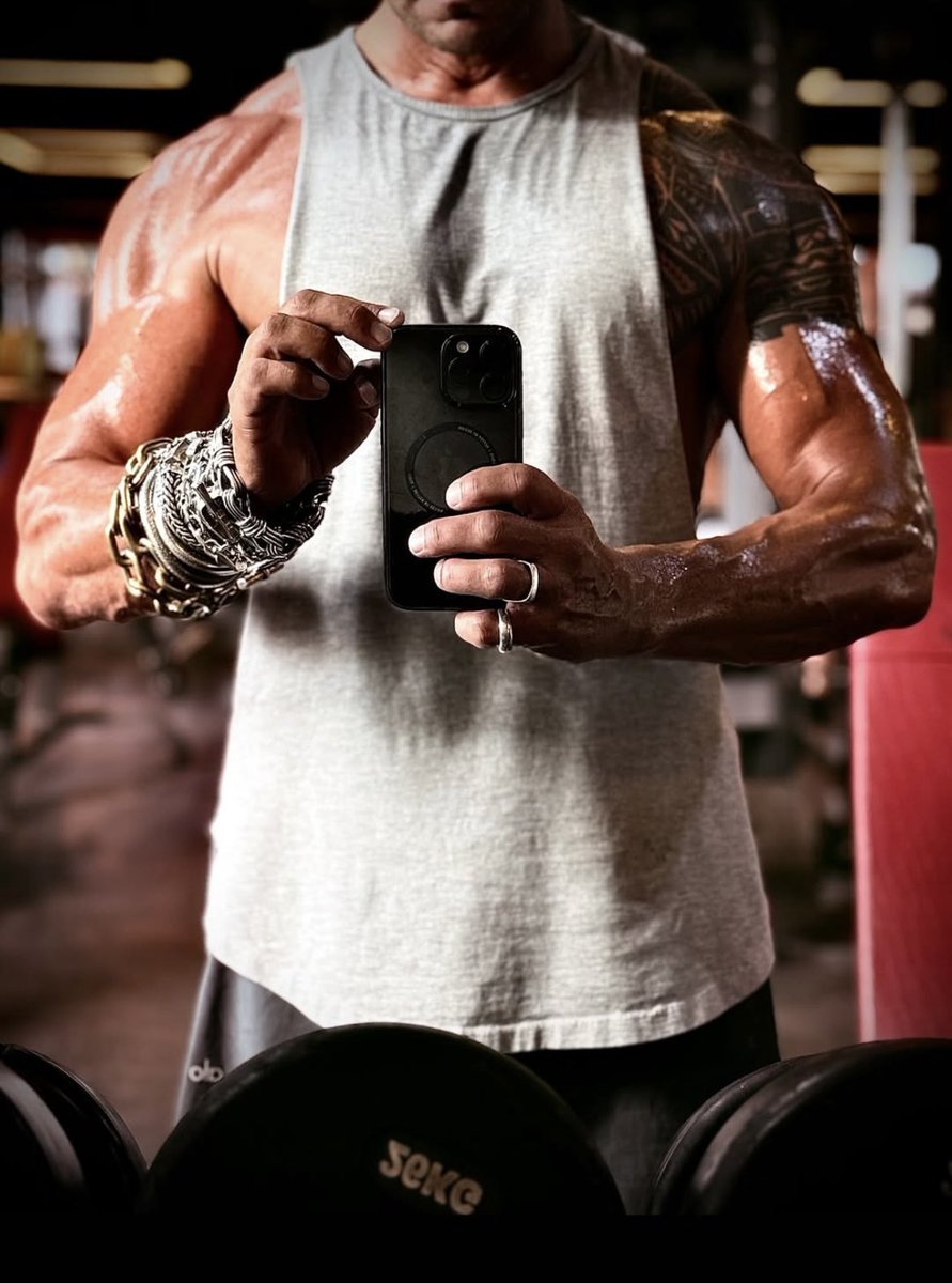 greggor27's tweet image. Sweaty!