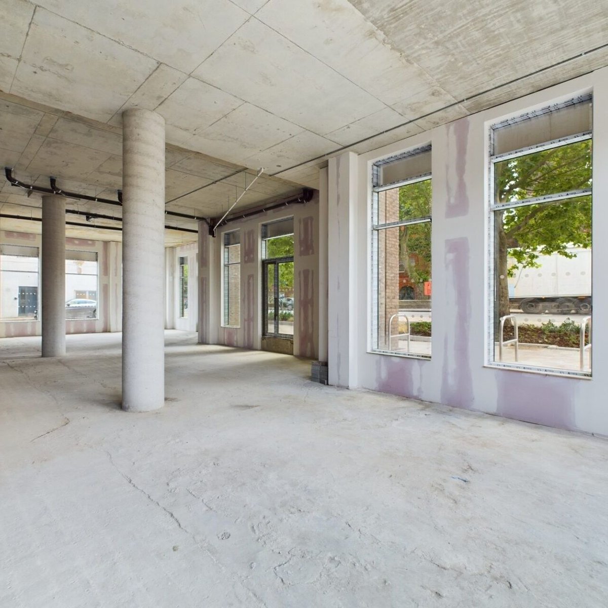 Aitch Group (@aitchgroup1) on Twitter photo Opportunity to buy or lease new commercial unit (Class-E) in Elephant & Castle
📏 Property extends 2,840sqft (NIA)
🏢 shell & core condition
🚇️ Prominent location on Old Kent Road
👀 Street frontage & signage
Contact <a href="/henshallandp/">Henshall & Partners</a> Opportunity to buy or lease new commercial unit (Class-E) in Elephant & Castle
📏 Property extends 2,840sqft (NIA)
🏢 shell & core condition
🚇️ Prominent location on Old Kent Road
👀 Street frontage & signage
Contact <a href="/henshallandp/">Henshall & Partners</a>