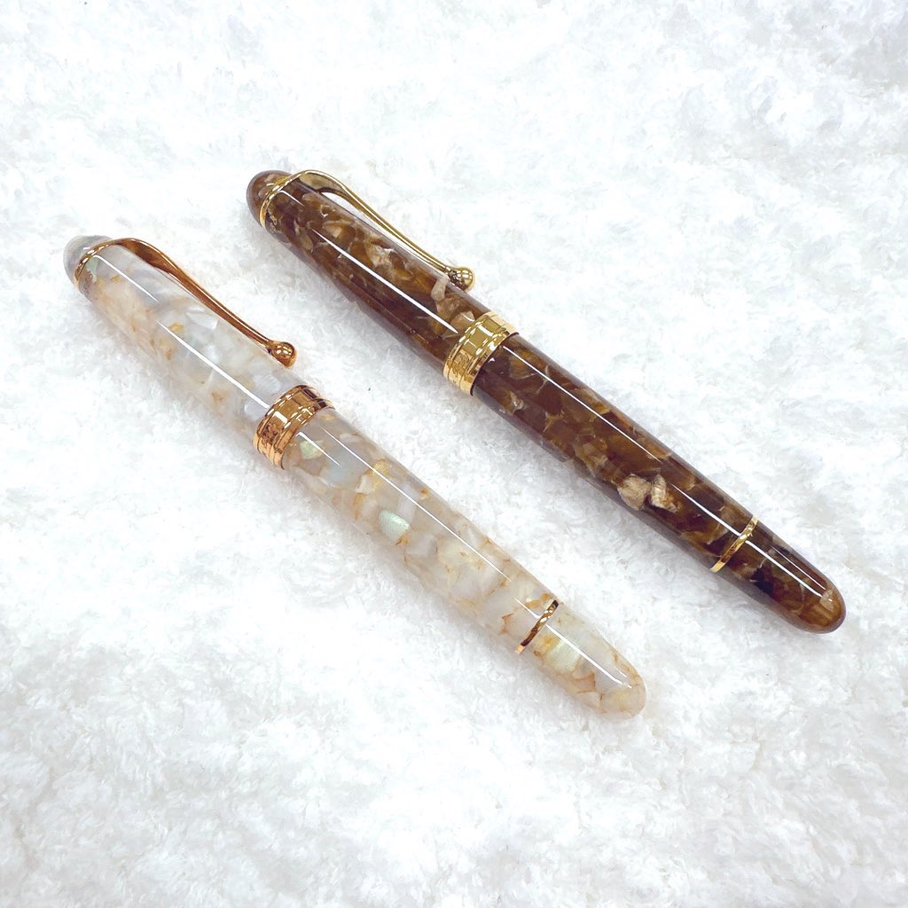 #콩설기산다

오로라 크레모나

조용한 와중에도 구매는 계속된다🍂 어느날 회식 다녀와서 이빠이 마시고 이건 제 거라며 결제한 지 어언 한 달... 드디어 사진을 찍었습니다 채찍질해 준 셈버에게 감사를😌🤎