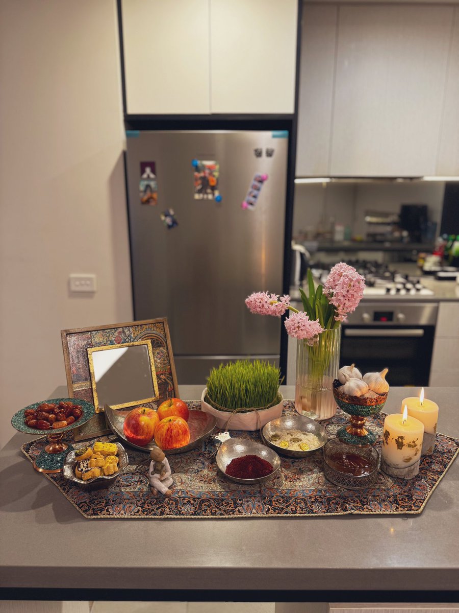 سال نو مبارک. برای همتون بهترینها رو آرزو میکنم. سال پیش زیر دستگاه سی تی بودم سال تحویل و‌امسال کنار عزیزانم. حال دلتون همیشه خوب باشه