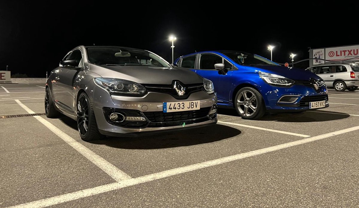 jberrio93's tweet photo. Hey @renaultgroup and @renault_esp , I’m a proud Mégane owner! Bought my Mégane 2 brand new, drove it to 276,000 km, then got this Mégane 3 brand new—just hit 300,000 km! So…how many more kilometers do I need to hit before you gift me a Mégane 4? Let’s make history! #RenaultLove https://t.co/GAJcEJPaYv