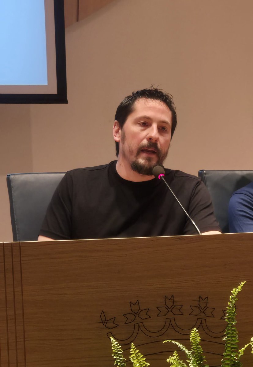 <a href="/ASFOSO/">Asociación Forestal de Soria</a> <a href="/montesdesocios/">montes de socios</a> "La trufa es un producto costoso pero si lo comparamos el precio por kilo con elementos que están en todas nuestras cocinas como el pimentón o el perejil deshidratado comprobaremos que no hay tanta diferencia" Roberto Antón <a href="/EsporaGourmet/">Trufa Espora Gourmet</a>