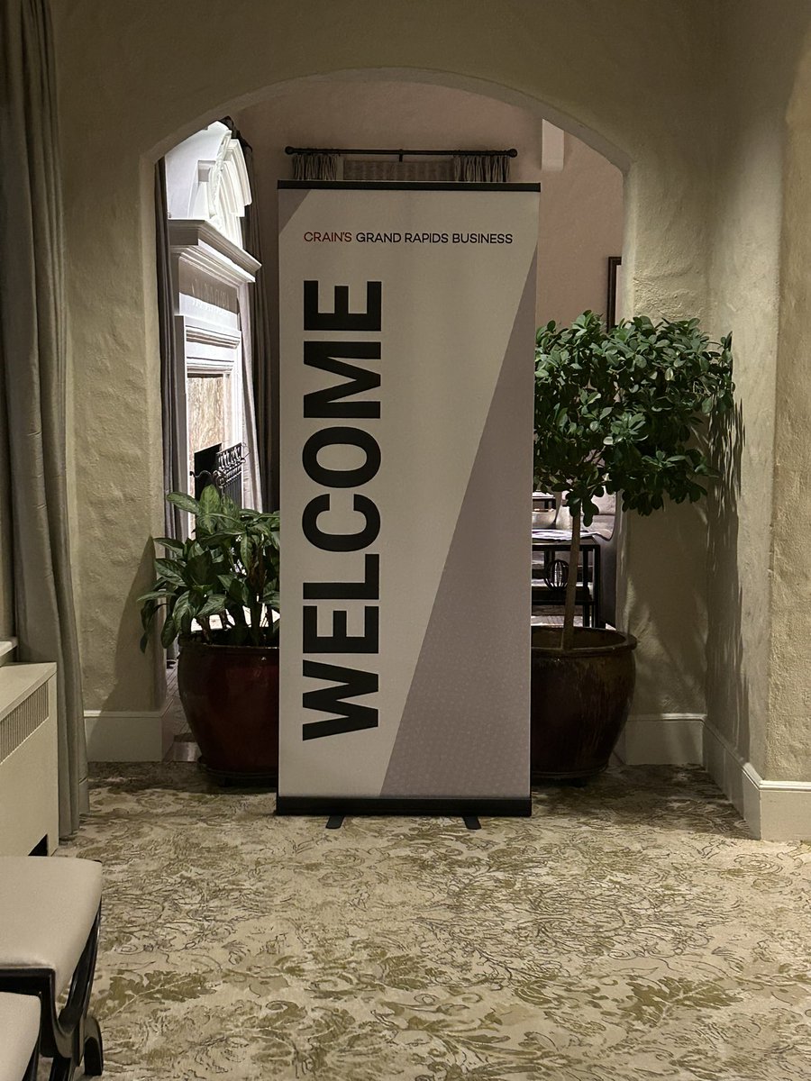 proflj's tweet image. Reppin @DavenportU at Crains Power Breakfast, The Business of Sports.