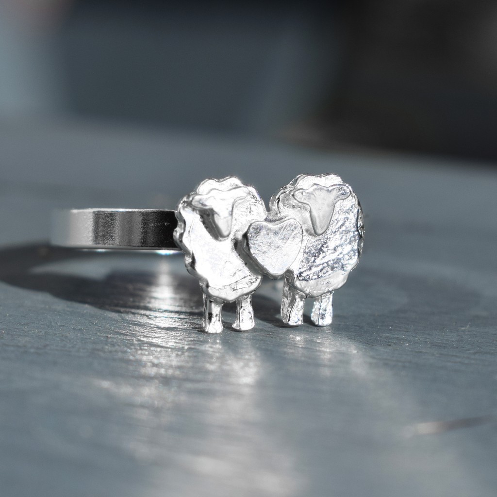 FreshFleeces's tweet image. We recently reintroduced a small range of silver rings and wow did you love them!

Meet them all here:
freshfleeces.com/collections/ri…

#animalring #sheepring #silverdogring #doglover #sheeplove #catring #loveewe