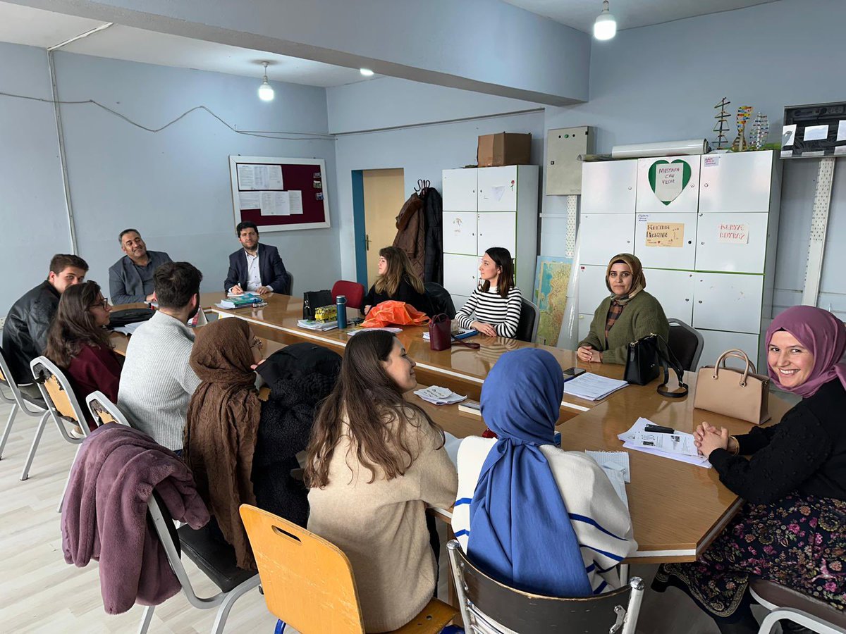 bozyel_necdet's tweet photo. Bugün Eşmepınar İlkokulu ve Eşmepınar Ortaokulundaydık. Öğretmen ve öğrenci buluşması yaptık. Her şey yolunda. İdareci ve öğretmenlerimize teşekkür eder, öğrencilerimize başarılar dileriz.@tcmeb @TCMusValiligi @haskoykymkmligi @HaskoyMem @ESMEPINAROO https://t.co/8GjOTbK8hc
