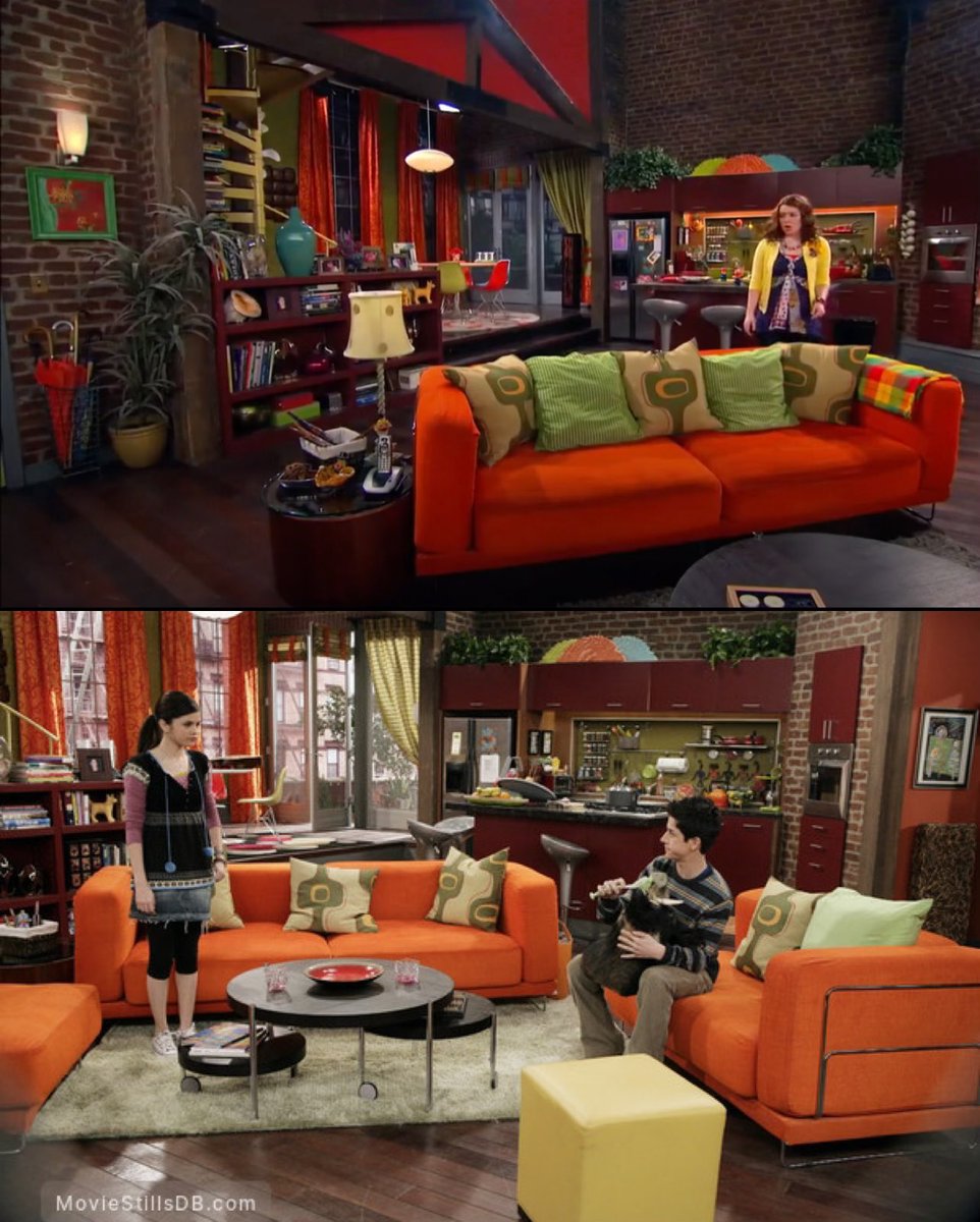 saturnsels's tweet photo. i recognize that living room anywhere omg https://t.co/9kd1khbQ0f