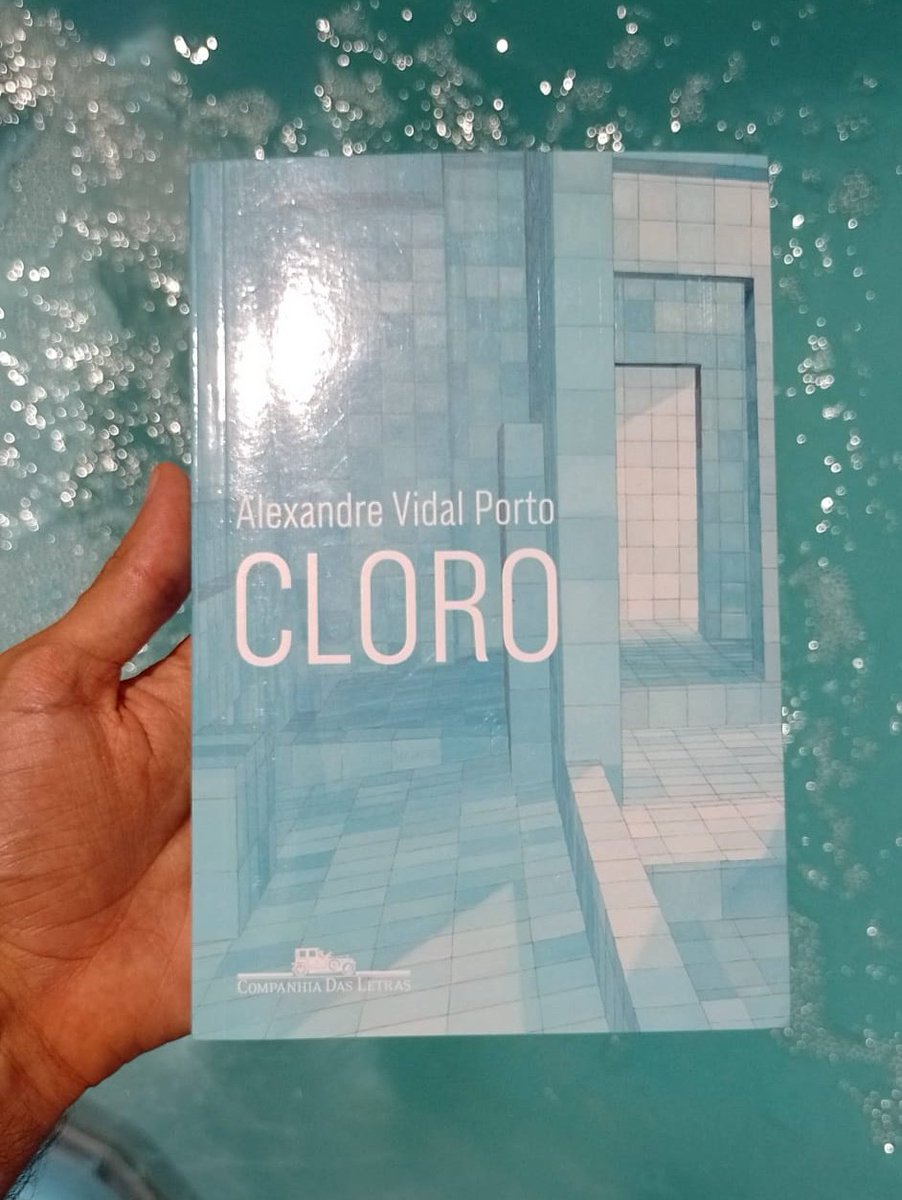 OstraFelipe's tweet photo. Escrevi sobre "Cloro", romance do escritor Alexandre Vidal Porto (@vidalporto). 

• "Cloro" e a esterilização da existência 💧

https://t.co/0ne07OP6RF https://t.co/jl7jd2VGeB