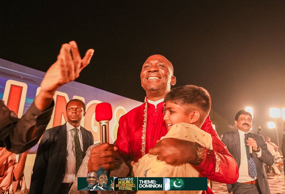 The Love of God was spread across the whole of Pakistan yesterday as almost the entire crowd said the sinners prayer and it was a mega harvest of souls at the the Pakistan Healing and Deliverance Festival.

To God be all the Glory!!

Jesus is Lord!!!

#pakistan #healing