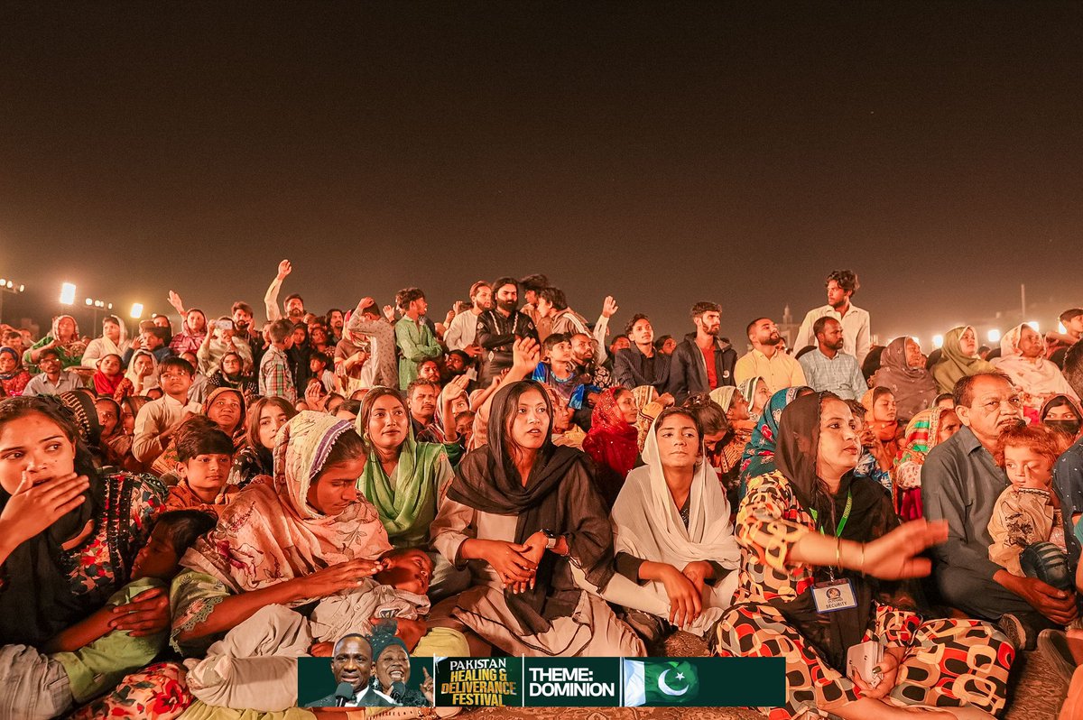 drbeckyenenche's tweet photo. The Love of God was spread across the whole of Pakistan yesterday as almost the entire crowd said the sinners prayer and it was a mega harvest of souls at the the Pakistan Healing and Deliverance Festival.

To God be all the Glory!!

Jesus is Lord!!!

#pakistan #healing #deliverance #festival #pictures #dunamis #drbeckypaulenenche #drpaulenenche