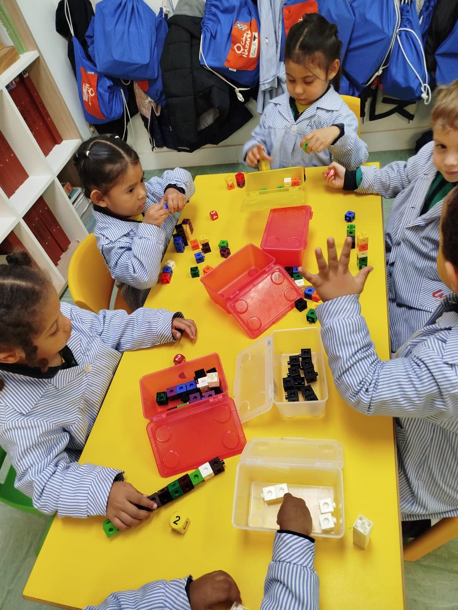 Practicamos los números con dados y cubos.
#Emat #Manipulativo #3años #Nazaret🧡