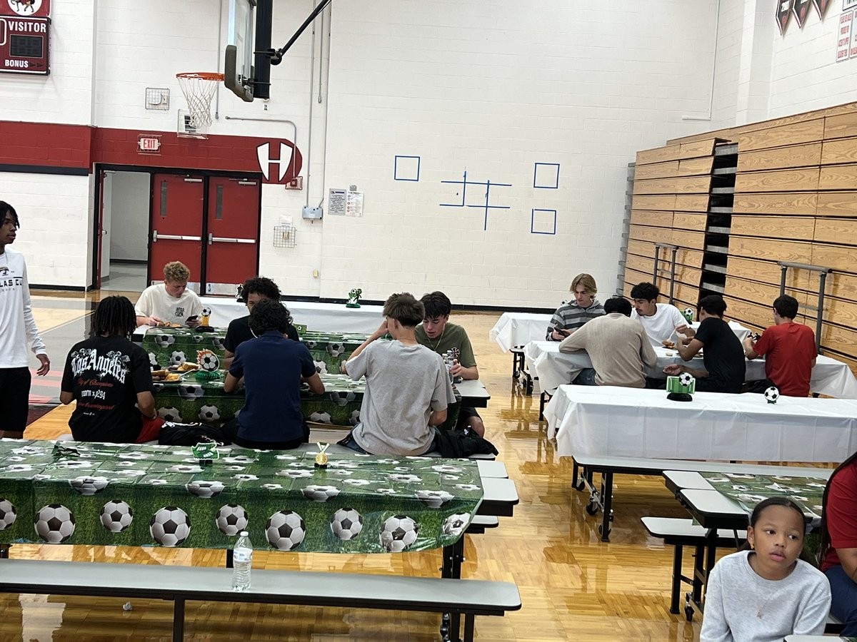 Thanks to our parents and families… the Knighted enjoyed an amazing Potluck Team dinner last night… and Playoff shirt distribution! 
<a href="/KilleenISD_/">KISD Sports</a> <a href="/HarkerHeightsHS/">Harker Heights HS</a>