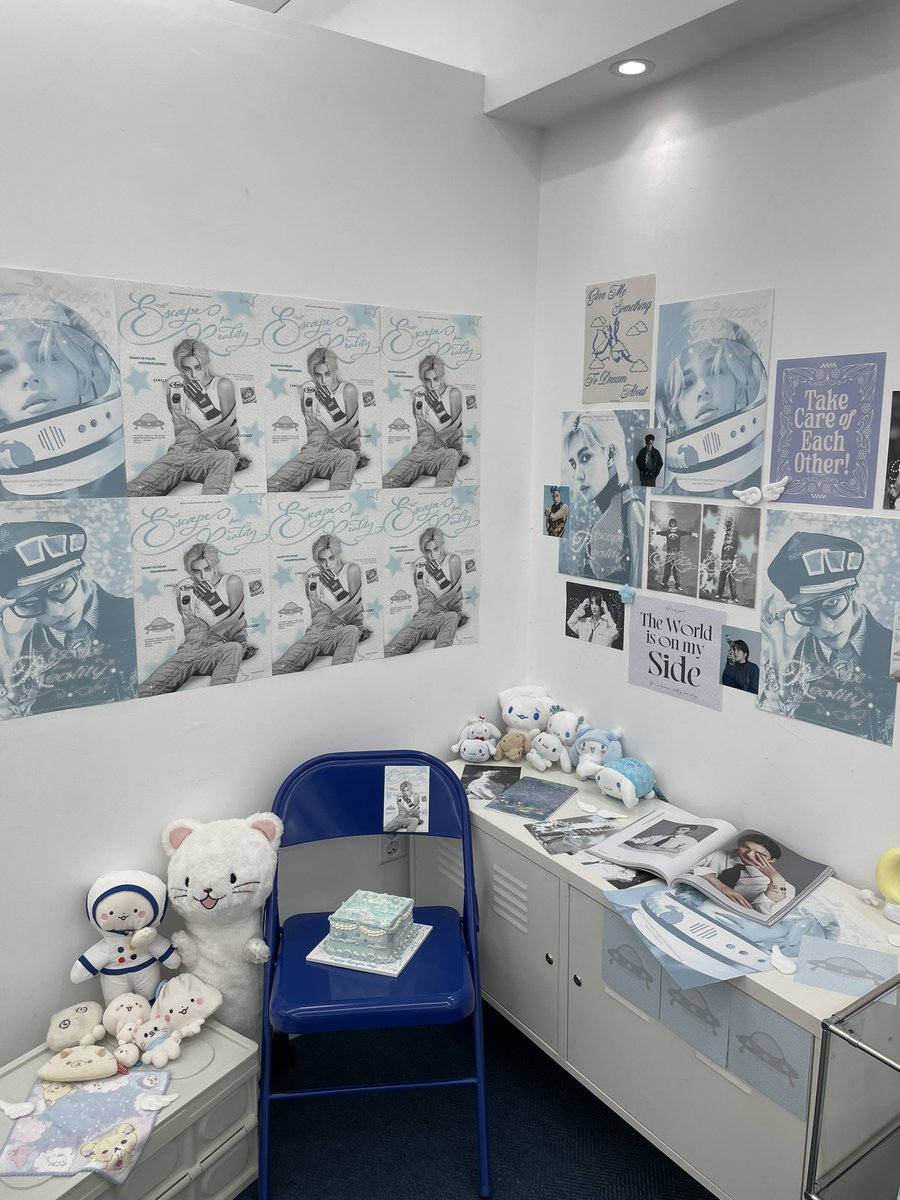 smispuppy's tweet photo. 살면서 본 카페중에 젤 예뽓다 ㄷㄷ 쿠션키링이랑 가챠키링이 ㅈㅉ기야움 ♥ 현지나생일추카합니다

#현진의세계로
#escape_with_hyunjin https://t.co/KYe6wGXjpZ