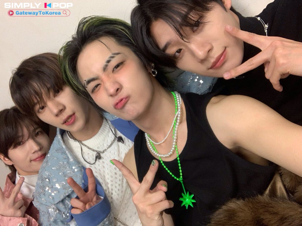 _Simplykpop's tweet photo. 안녕히 계세요. 여러분〰️
전 이 세상의 모든 굴레와 
속박을 벗어던지고 
NTX와 함께 일상탈출을 
하러 떠납니다🏃🏃‍♀️🏃‍♂️💨
오늘 하루는 절 찾지 말아 주세요 ‼️
#엔티엑스 #NTX #OVERNOVER 
#SimplyKPop #심플리케이팝 https://t.co/SGl0WrdQ7N