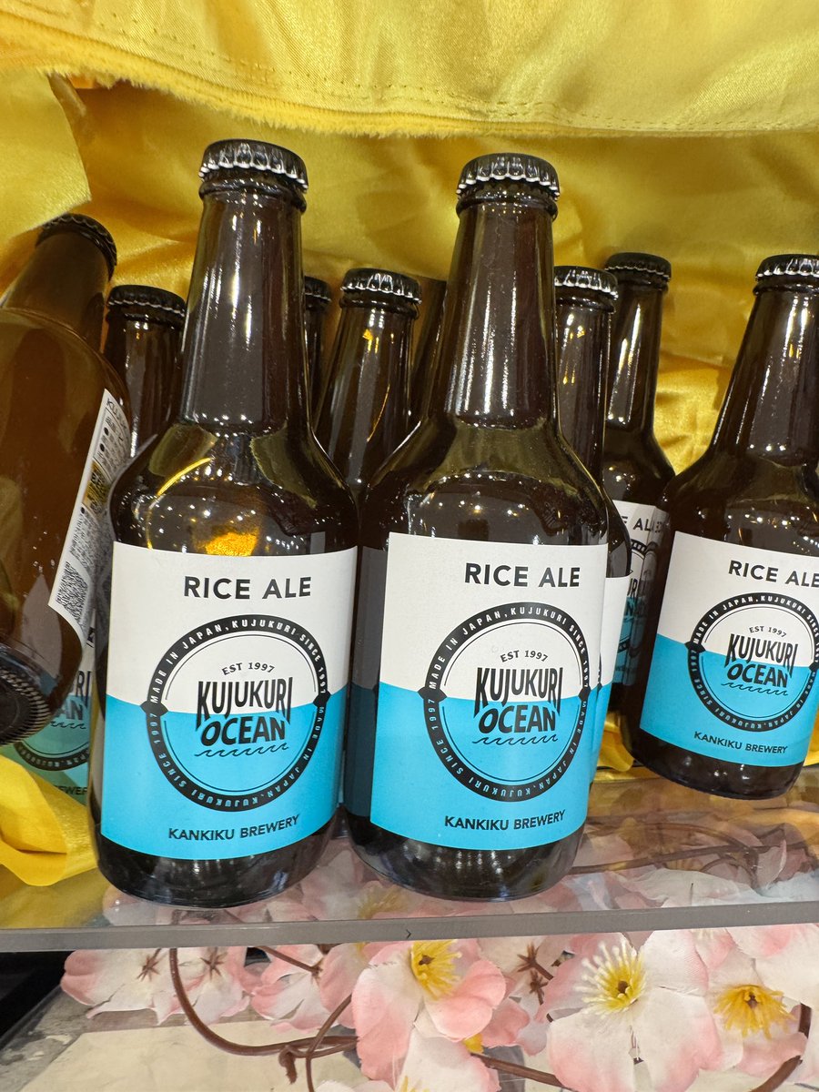 TimSounds's tweet image. In Tokyo for the first time. Don’t know much about Japanese wine. Any experience? Also got this nice rice ale. First impression of Japan is just that there’s no nonstop opportunity to eat drink and buy little things all the time.