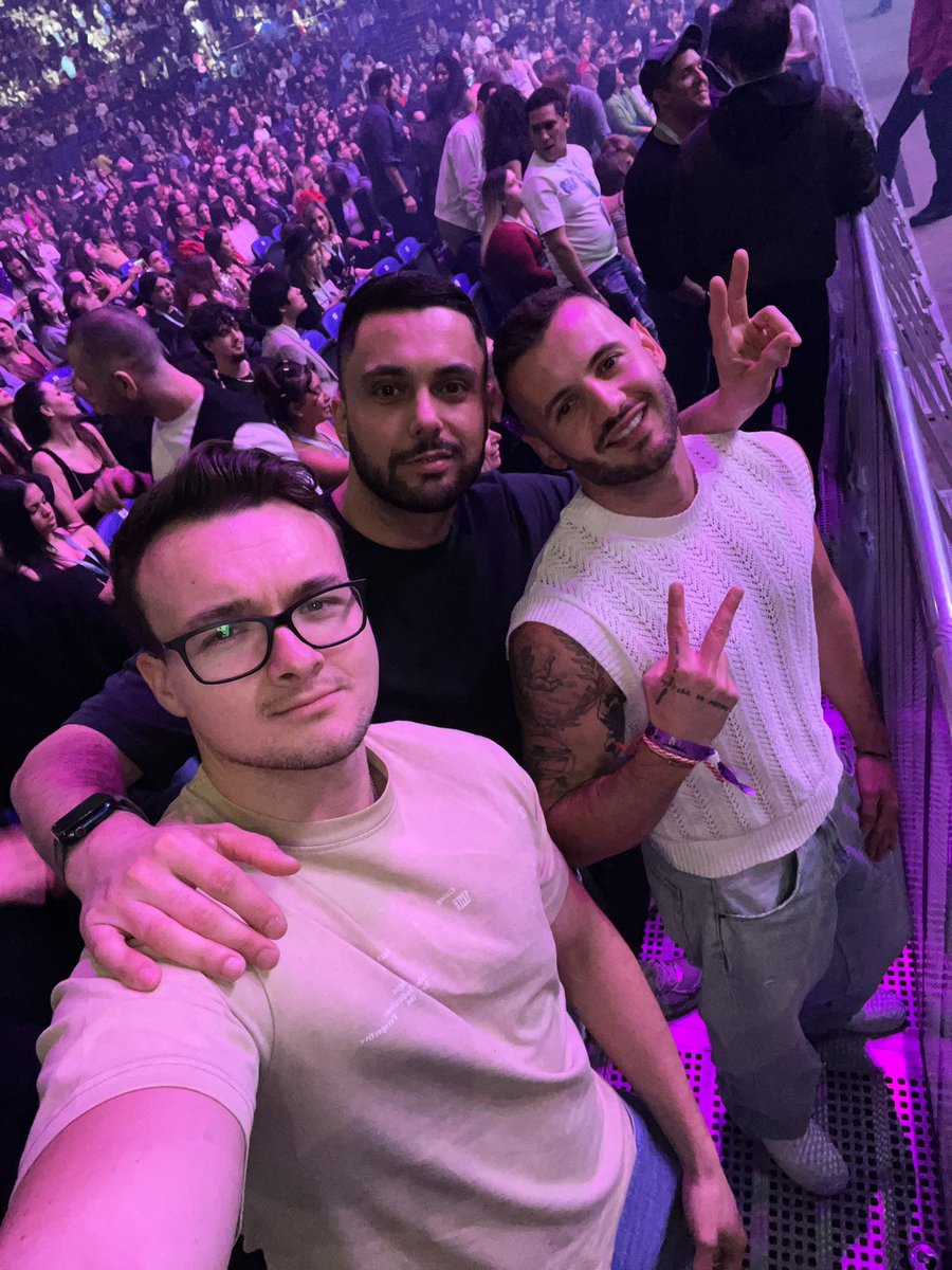 angeldonchev's tweet photo. @maluma in London ✌🏻🤩 #maluma #prettydirty #music #o2 #concert https://t.co/6DO2Yaivkt