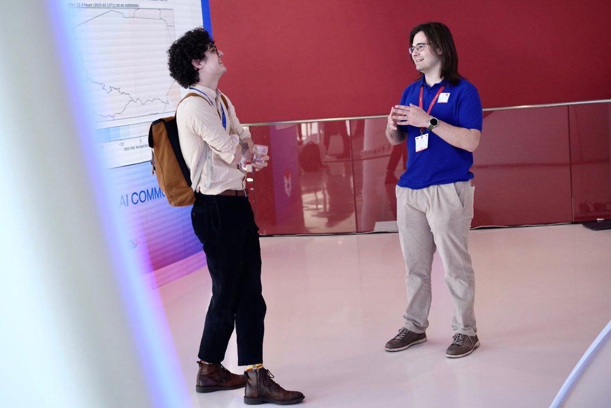 EuroHPC_JU's tweet image. Day 3 of the #DemoLab at #EuroHPCSummit2025, and we have 3 #supercomputers for you to discover today! ⚡️⚡️
First up #LEONARDO, followed by #VEGA and last but not least, #DEUCALION!
See you there for some #HPC challenges!