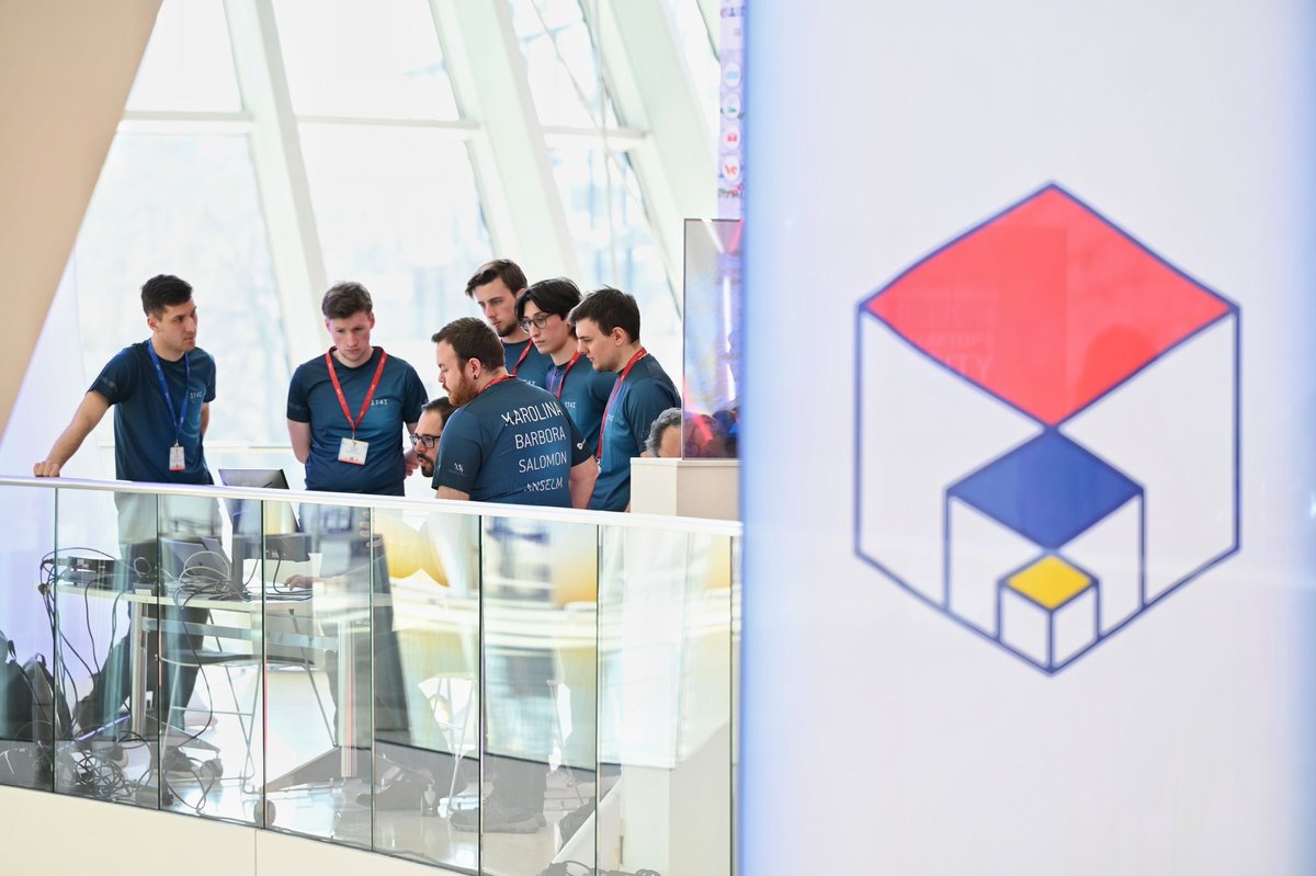 EuroHPC_JU's tweet image. Day 3 of the #DemoLab at #EuroHPCSummit2025, and we have 3 #supercomputers for you to discover today! ⚡️⚡️
First up #LEONARDO, followed by #VEGA and last but not least, #DEUCALION!
See you there for some #HPC challenges!