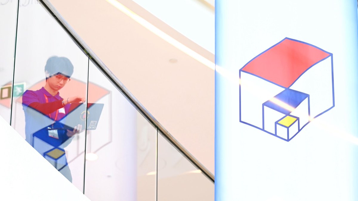 EuroHPC_JU's tweet image. Day 3 of the #DemoLab at #EuroHPCSummit2025, and we have 3 #supercomputers for you to discover today! ⚡️⚡️
First up #LEONARDO, followed by #VEGA and last but not least, #DEUCALION!
See you there for some #HPC challenges!
