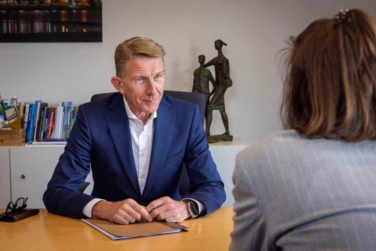 Burgemeester Jack de Vries (o.a. stadsbestuur, openbare orde, veiligheid, privacy of evenementen) houdt op donderdag 27 maart spreekuur in het stadhuis van 15.00 tot 16.00 uur. Maak een afspraak via het bestuurssecretariaat! 010-5931744 of secretariaatburgemeester@maassluis.nl.