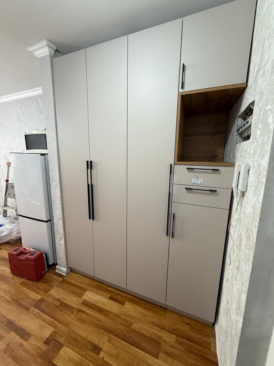 #Хангай_Хотхонд захиалгын дагуу үүдний шкаф болон жижиг хэмжээтэй гал тогоо захиалгын дагуу хийж өглөө. 
Утас : 8011-2326