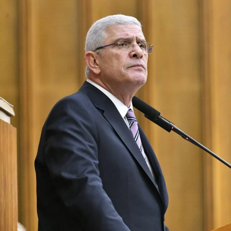 🗣️Fatih Altaylı: 

"Dün konuşanlar arasında en iyi Müsavat Dervişoğlu konuştu, hayranlıkla dinledim."