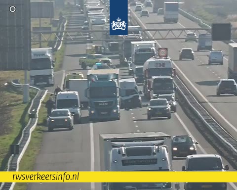Ongeval met bestelbusje en vrachtwagen op A67 bij Someren