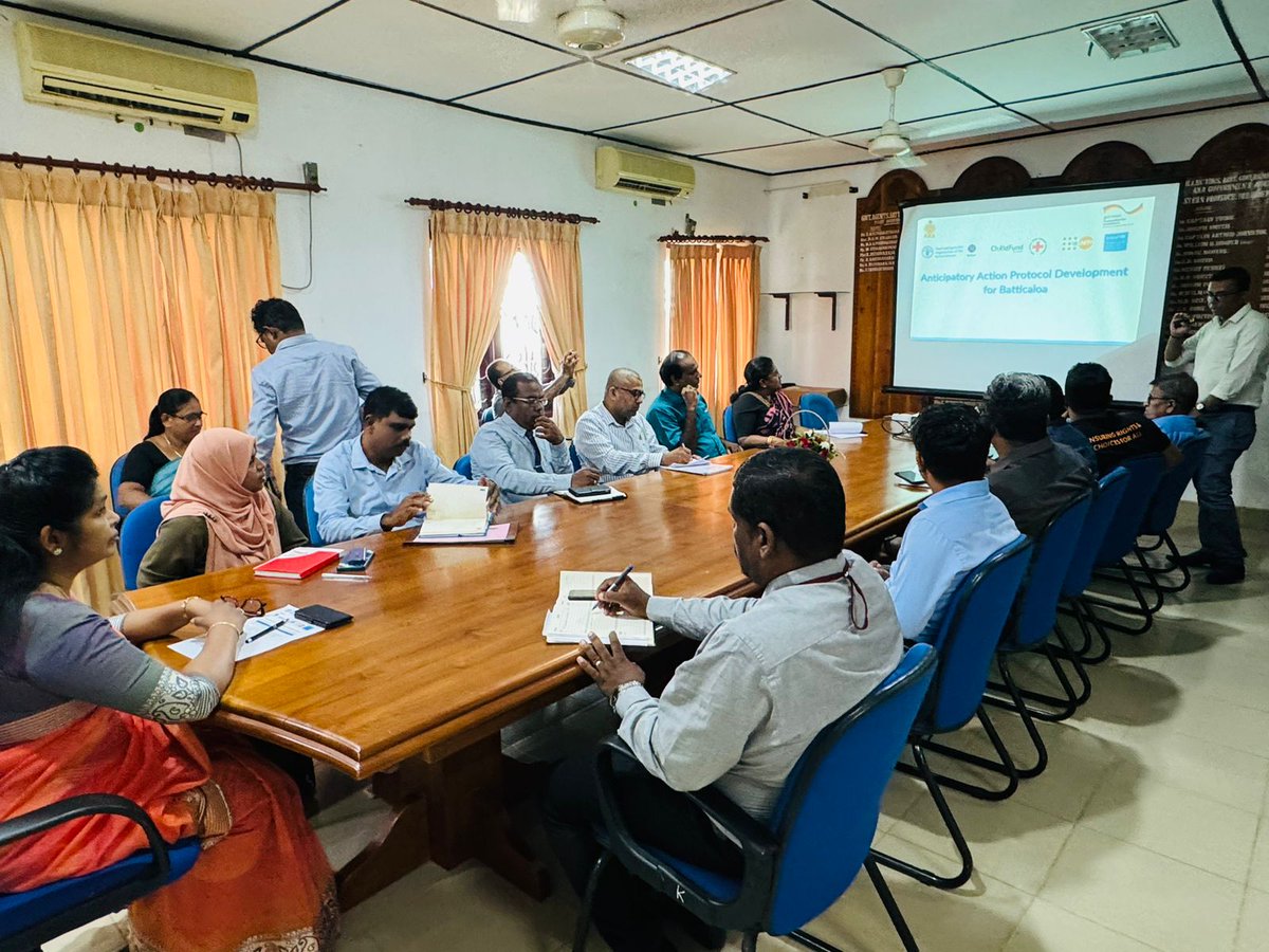 🚨 Acting before disaster strikes!

<a href="/FAO/">Food and Agriculture Organization</a>, the District Secretariat &amp; key agencies are developing Anticipatory Action protocols for #flood hazards in #Batticaloa. A Local Steering Committee will guide coordination &amp; early action to protect communities. Supported by <a href="/GermanyDiplo/">GermanForeignOffice</a>.