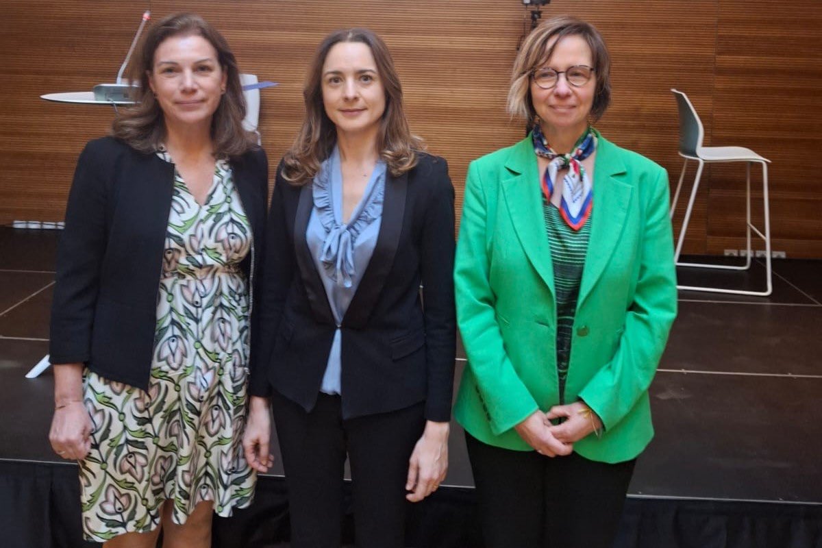 EU Transport (@transport_eu) on Twitter photo Congratulations to Oana Gherghinescu on her selection as the Executive Director of <a href="/ERA_railways/">EU AgencyForRailways</a>. We look forward to working together for a stronger European rail sector! era.europa.eu/content/era-ma… Congratulations to Oana Gherghinescu on her selection as the Executive Director of <a href="/ERA_railways/">EU AgencyForRailways</a>. We look forward to working together for a stronger European rail sector! era.europa.eu/content/era-ma…
