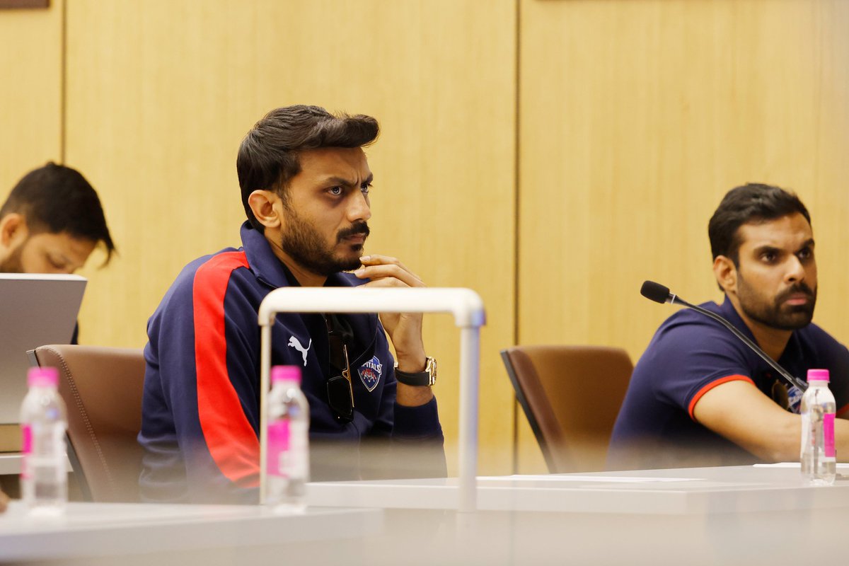 KOTHGaming_'s tweet image. Wonder what Baapu aka #AxarPatel is thinking! 👀🤔

#IPL2025 #AksharPatel #IPL #DelhiCapitals #KothGaming