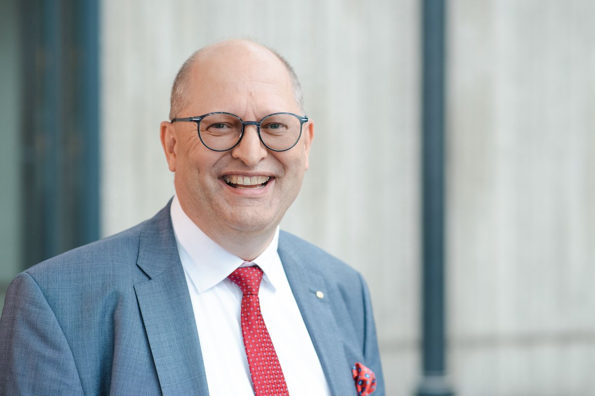 Berufswahlsiegel-Netzwerk (@berufwahlsiegel) on Twitter photo Wir haben Stimmen zum Berufswahl-SIEGEL gesammelt. Das sagt Stefan #Düll, Präsident Deutscher Lehrerverband <a href="/lehrerverband/">Lehrerverband</a> und Leiter einer SIEGEL-#Schule: "#Berufsorientierung und Berufswahlsiegel gehören zusammen und helfen Schulen, ihre Expertise zu entwickeln.“ Super, danke! Wir haben Stimmen zum Berufswahl-SIEGEL gesammelt. Das sagt Stefan #Düll, Präsident Deutscher Lehrerverband <a href="/lehrerverband/">Lehrerverband</a> und Leiter einer SIEGEL-#Schule: "#Berufsorientierung und Berufswahlsiegel gehören zusammen und helfen Schulen, ihre Expertise zu entwickeln.“ Super, danke!