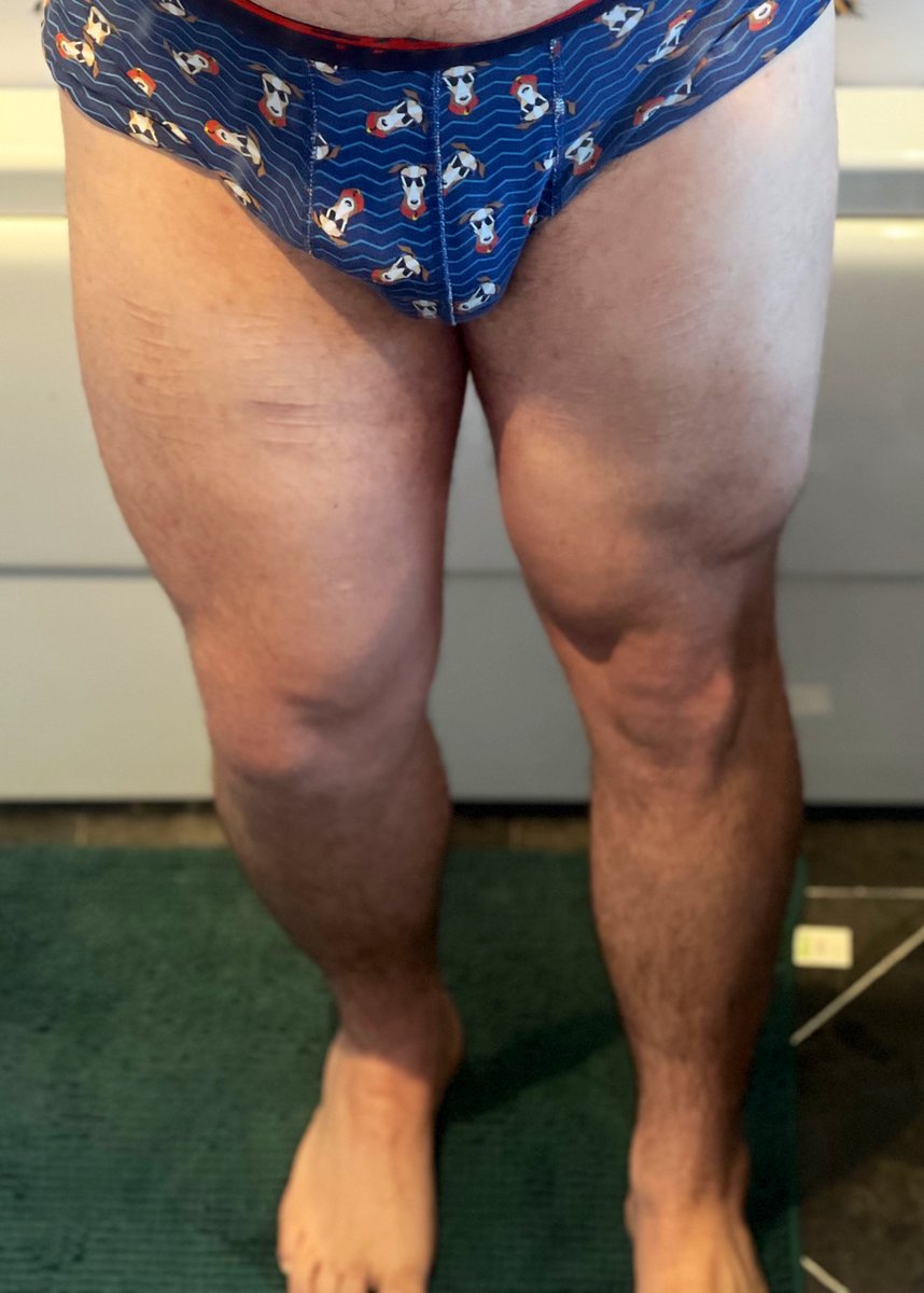 Well it’s Thick Thigh Thursday so why not 😏

Who wants their head between my legs? 😈