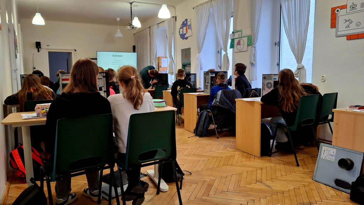 Workshop s <a href="/PPocitac/">Iniciativa Potřebnej počítač</a> 
Děti se dozvěděly o pc komponentech a zkusily si počítač i vyčistit a smontovat zpět. Moc děkujeme <a href="/JakubValik/">Jakub Valík</a> a pokud máte doma nepotřebný funkční počítač, určitě se mu ozvěte. Pošle ho dál těm, kteří ho potřebují!❤️