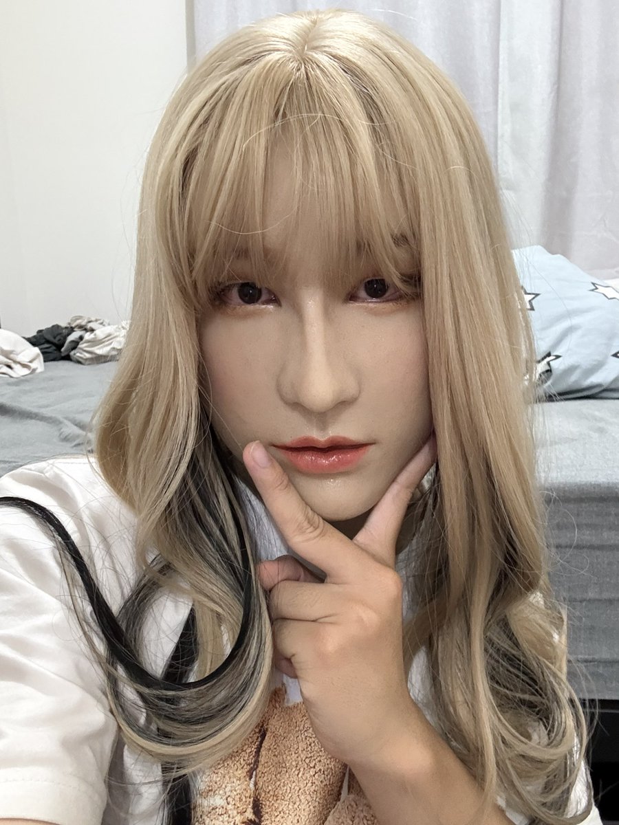 我说推特能不能少给我推一些政治方面的内容了 看的心烦
Can X stop showing all those political messages and content for me? I’m not fxxxing interested😓