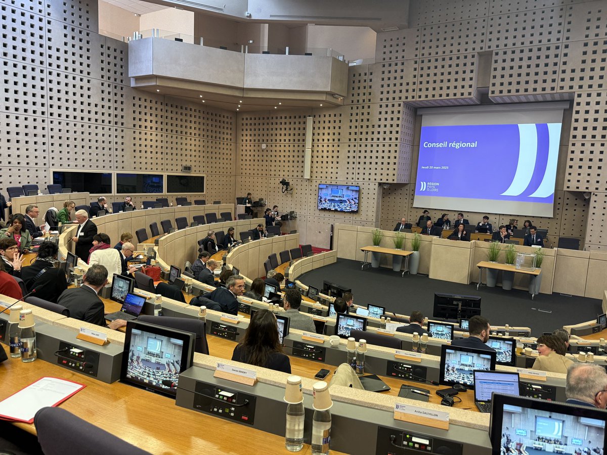 🗣️ Journée de session à la Région  
#santé, #elevage, #handicap, #territoires, #economie 

🔴 à suivre en direct : youtube.com/live/BOp50Krhd…