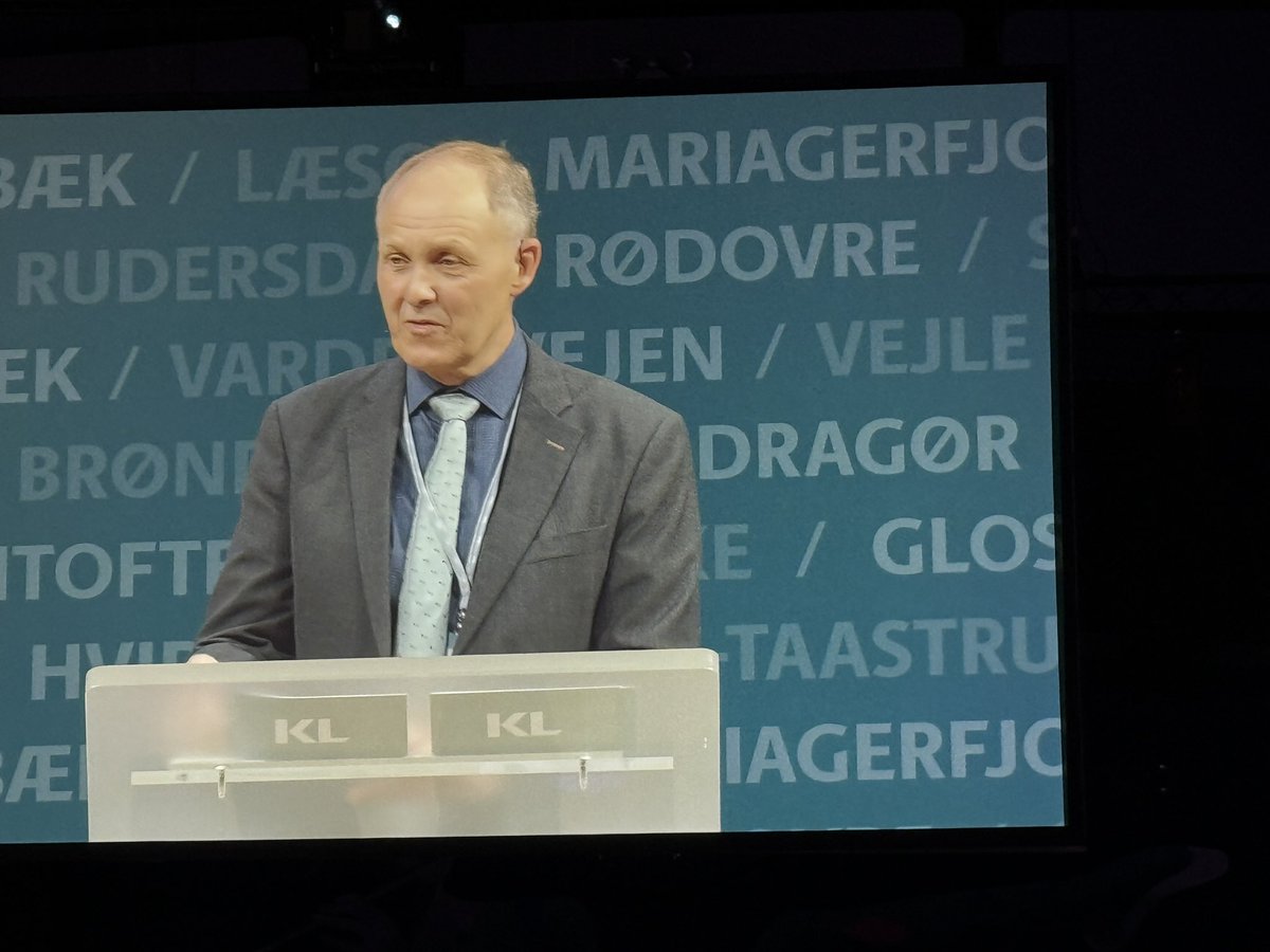 Så er tonen slået an på KL topmøde. Forældre kan vel selv smøre deres børns madpakker! men mad i dagtilbud er i høj grad et pædagogisk måltid. Forældre kan selv, men for nogle er det dagens eneste måltid. Tryghed og omsorg starter i det nære, så lad os passe på vores nære