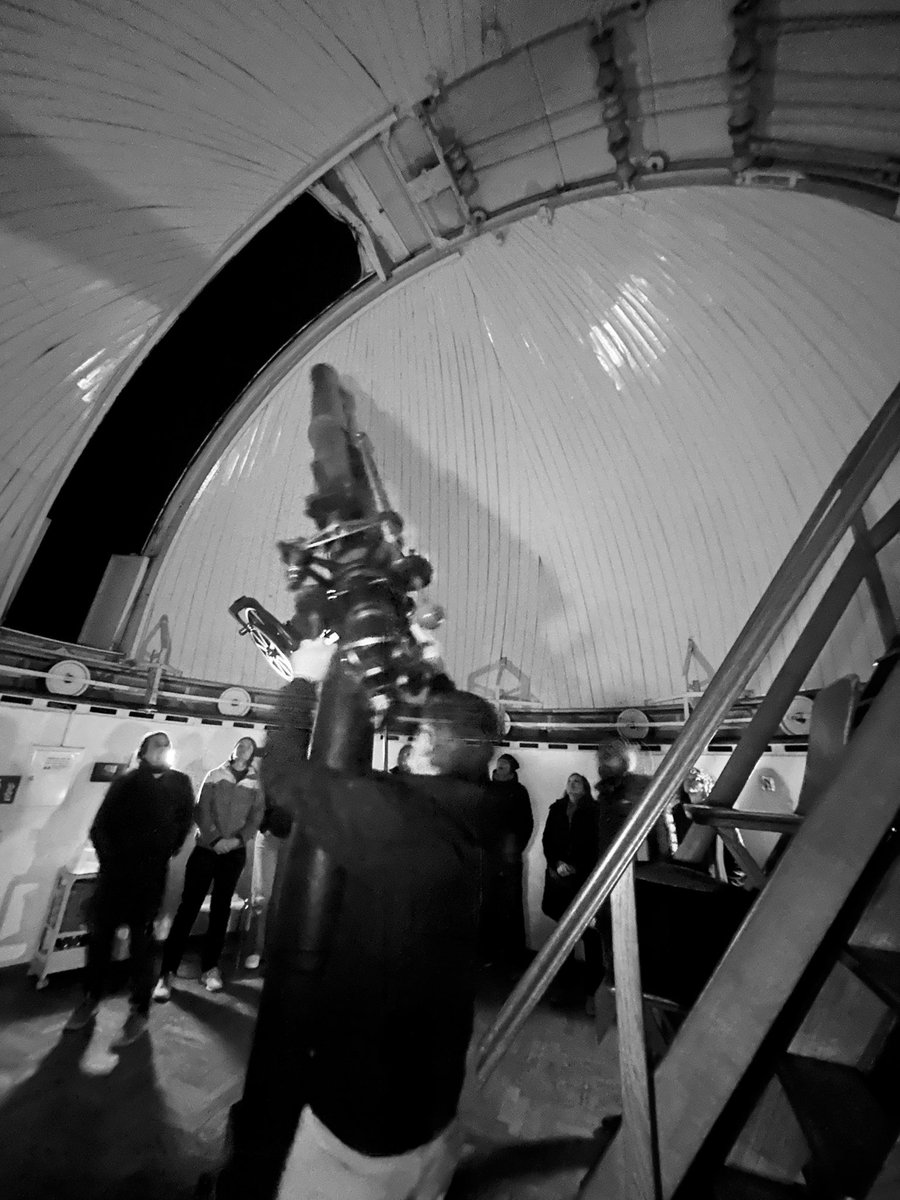 sanneweber's tweet photo. Per aspera ad #astra.🌟🌜🌞

Zu Gast in der #Kuffner-#Sternwarte in #Wien-Ottakring. Der Große Refraktor aus 1886 (!) liefert auch heute noch einzigartige Blicke auf Jupiter, Mars, die Plejaden und den Oriongürtel.

Besuch sehr empfehlenswert👇
https://t.co/15glL6svFg https://t.co/Xt89xjbPCP