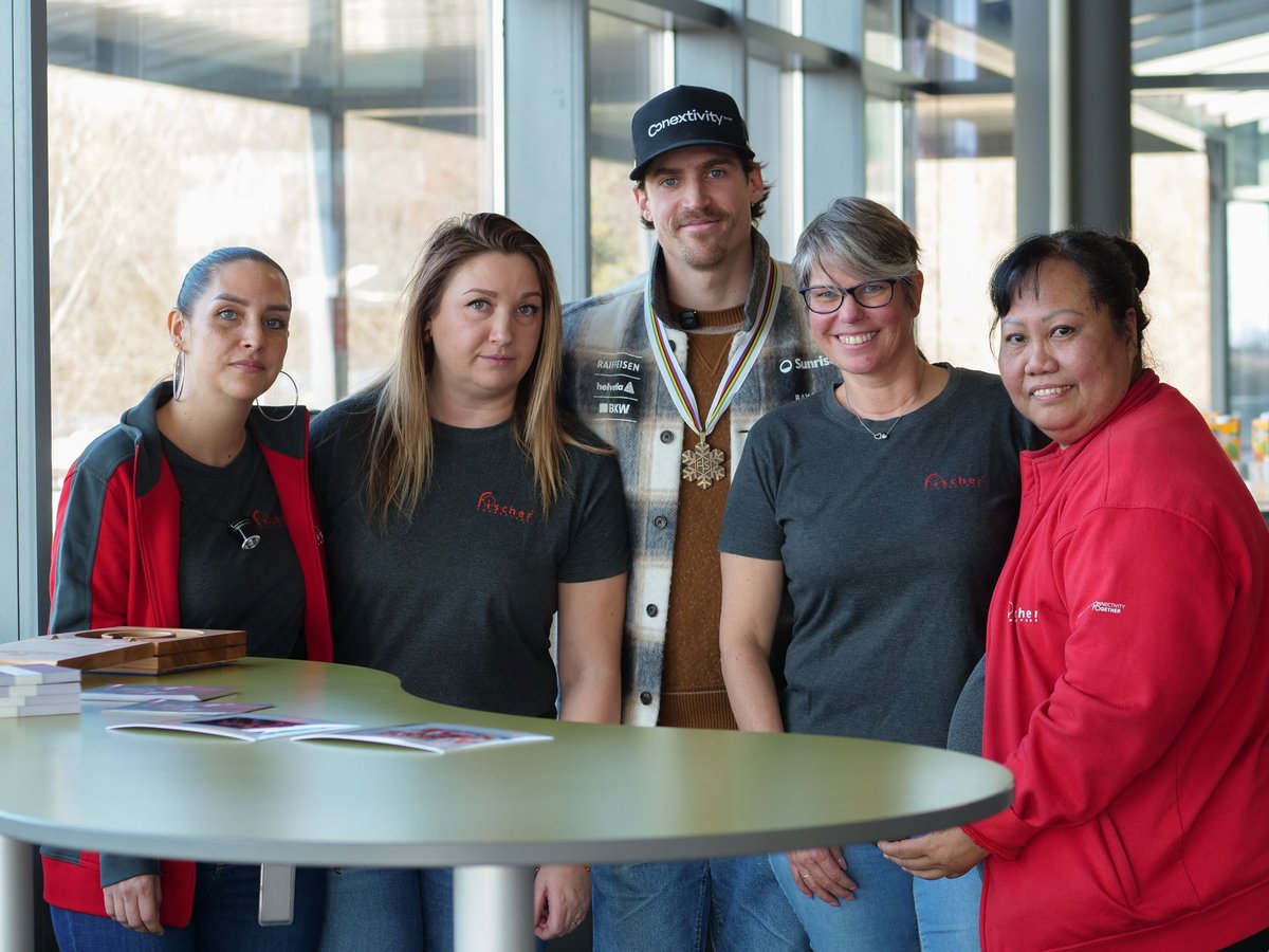 [Autograph session] Thanks to Marc Rochat for sharing with us his joy at making 🇨🇭sports history by winning the 🥉 bronze medal with downhiller Stefan Rogentin at the World Ski Championships in Saalbach on February 12, 2025 ⛷️✨

@Conextivity proud sponsor conextivity.com/media/#6943