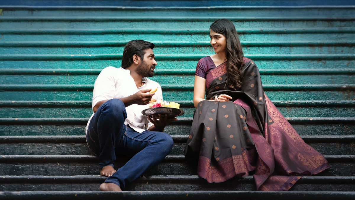 kalakkalcinema's tweet photo. Moments in #UrugudhuUrugudhu song where love speaks louder than words! ✨
Enjoy the exclusive stills from #ACE ❤️

https://t.co/uDYWv0Ivbb

🎵  @justin_tunes  
🎙️ @shreyaghosal &  @KapilKapilan_ 
✒️ @kavithamarai 

#AceFirstSingle #MakkalSelvan #VijaySethupathi @VijaySethuOffl @rukminitweets @7CsPvtPte @Aaru_Dir  @iYogiBabu #KaranBRawat @andrews_avinash @rajNKPK @DivyaPillaioffl @Denes_Astro @yogeshdir @kamalega @thinkmusicindia @sathishoffl @decoffl @proyuvraaj