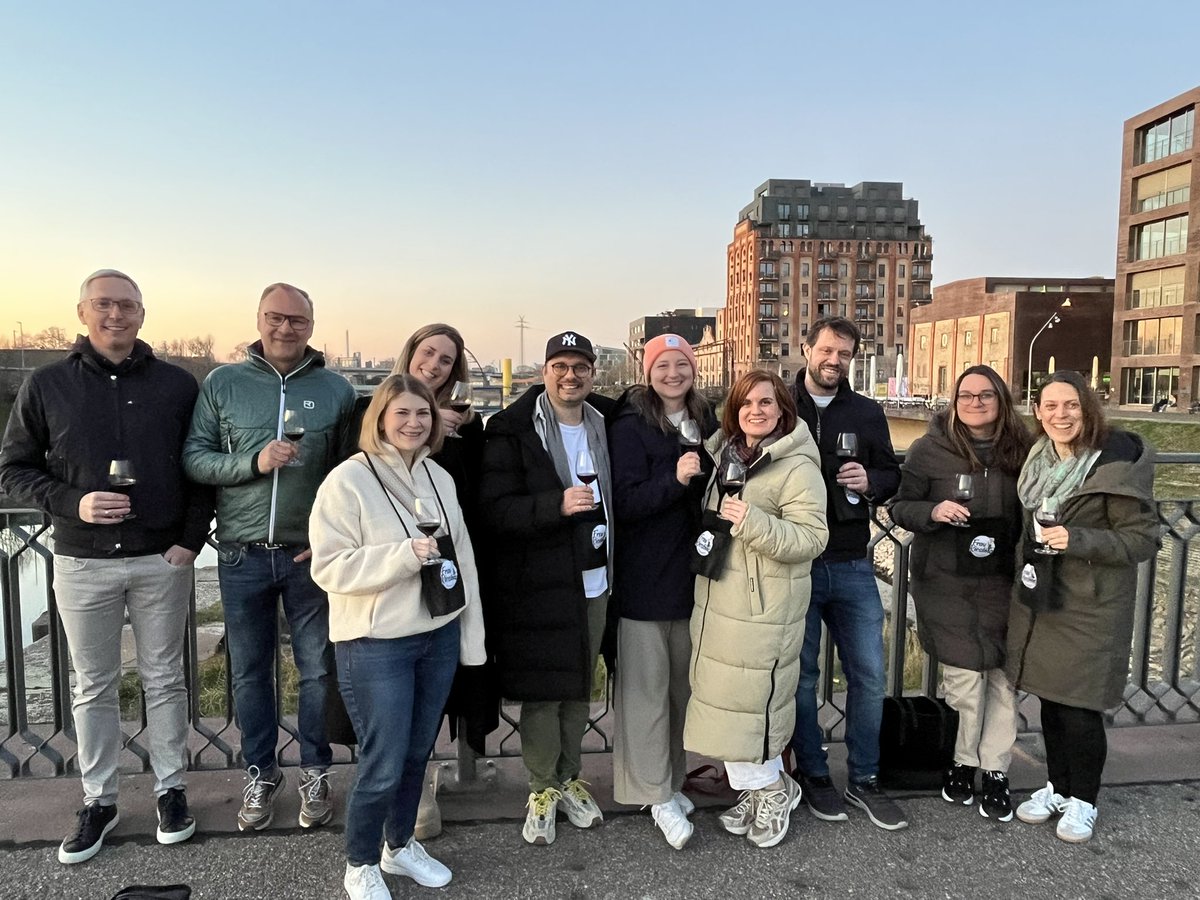 Der Frühling lässt grüßen bei Jungbusch Walk &amp; Wine. Es war eine herrliche Tour mit euch. Danke 🙏🥂 Es gibt noch wenige Tickets Di 15.04. (Teilnahme ab 18 Jahre) #frauriesling #walkandwine #mannheimjungbusch #weinseminare