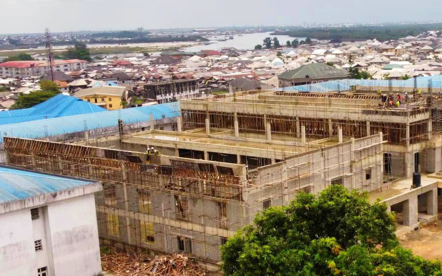 ausek's tweet photo. AKKKKKUUUUULLLLLGGGAAA!!!

They pretend to be BLIND.

Photos of the ongoing reconstruction of the Rivers State House of Assembly hallowed chambers, which they claimed Governor Sim Fubara refused to rebuild.

#SAC https://t.co/pFB6oberSe