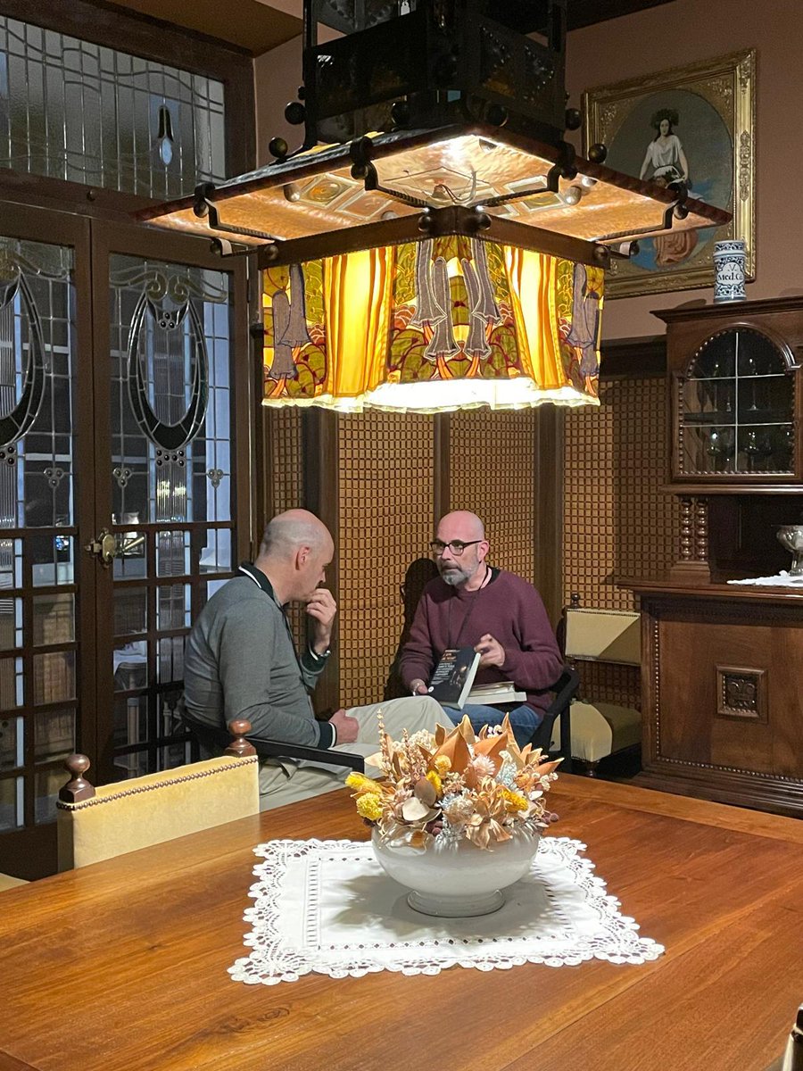 FestivalMOT's tweet photo. La Casa Masó va crear un ambient ideal per a la recomanació de llibres a les cites literàries exprés. 🔔📖

Gràcies a l'organització per fer-ne un èxit i a les persones participants pel seu entusiasme! 🙌 https://t.co/hyQstDFZGr