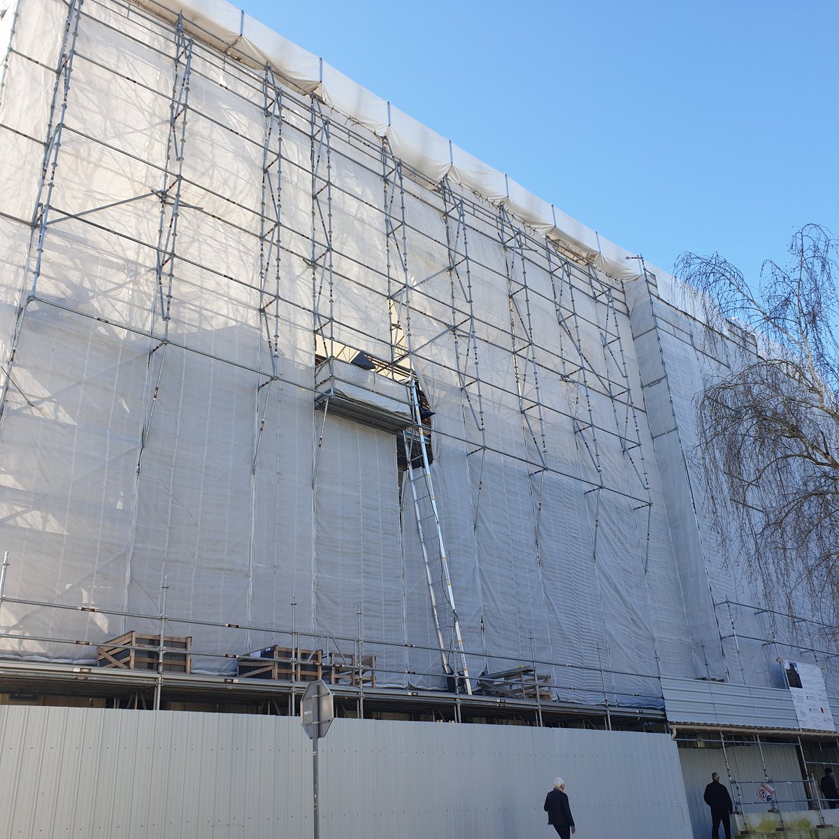 La justice , allegorie
(C'est réellement mon tribunal en ce moment )