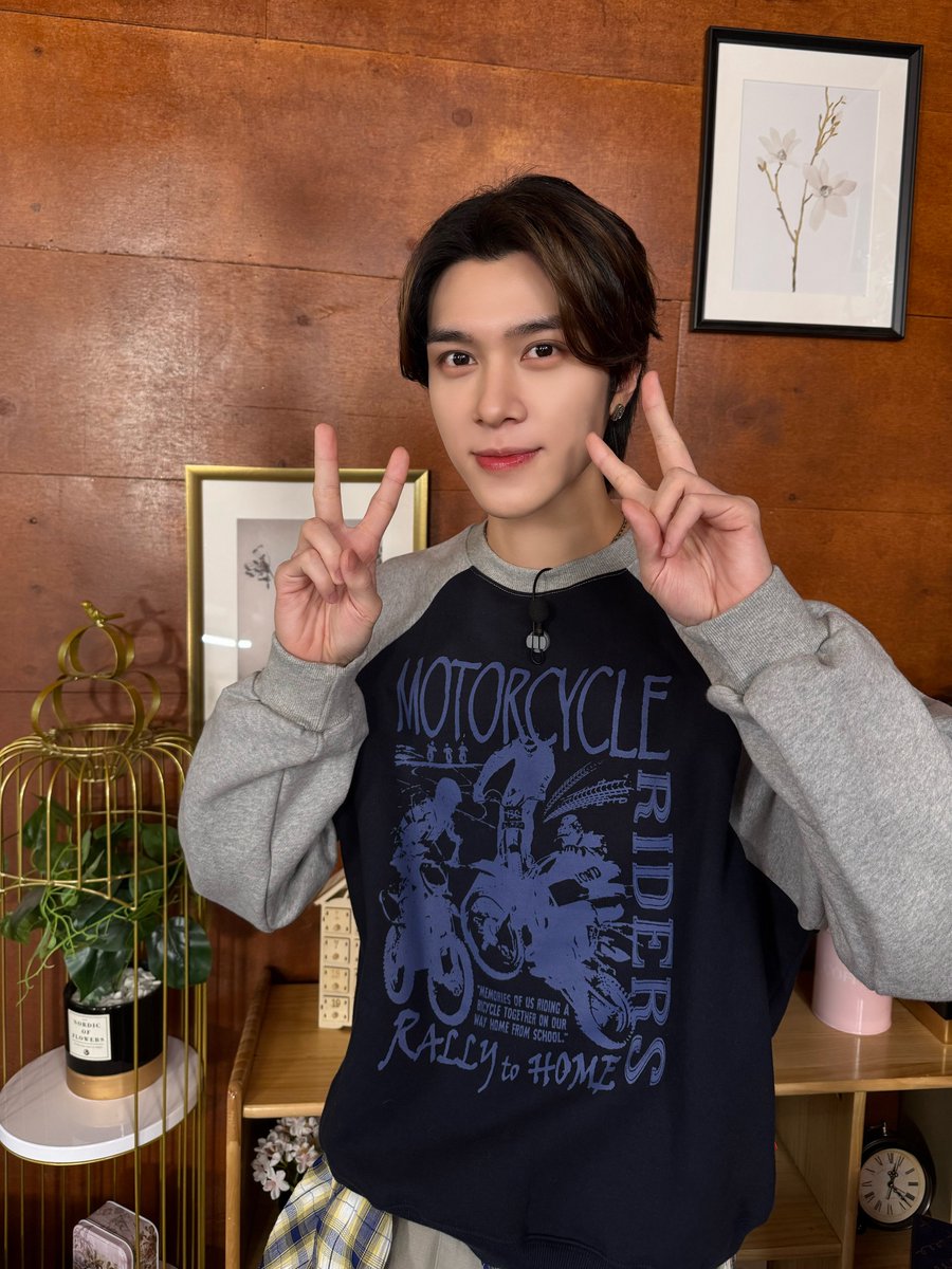 NCTsmtown's tweet photo. π€π€
#HENDERY #ι»ε δΊ¨ #ν¨λ리
#NCT #WayV #ε¨η₯V
#μ°μ¬μ΄ #ZZINSAI https://t.co/yZHESzSm8a